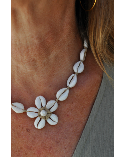 Collar Concha Flor